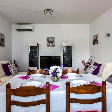 Apartman Koraca Roč Eksteriør bilde