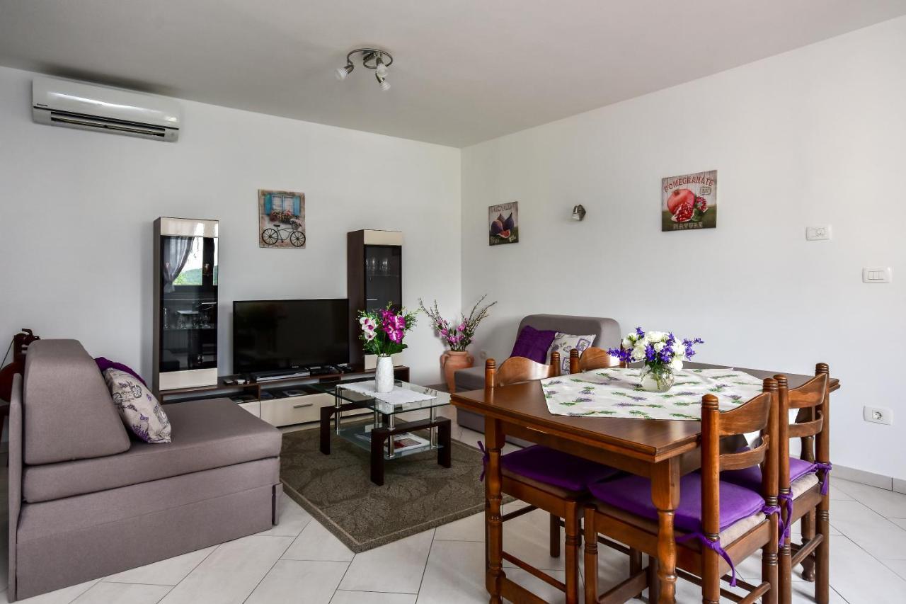 Apartman Koraca Roč Eksteriør bilde