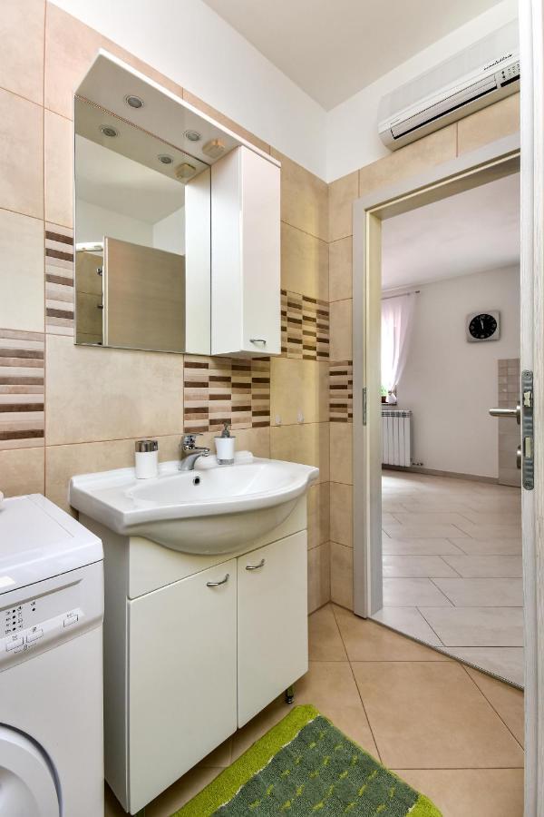 Apartman Koraca Roč Eksteriør bilde