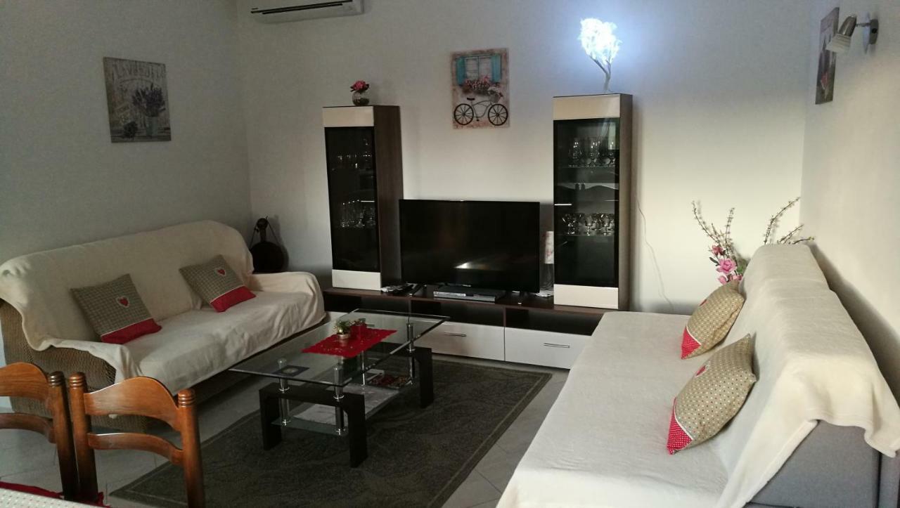 Apartman Koraca Roč Eksteriør bilde